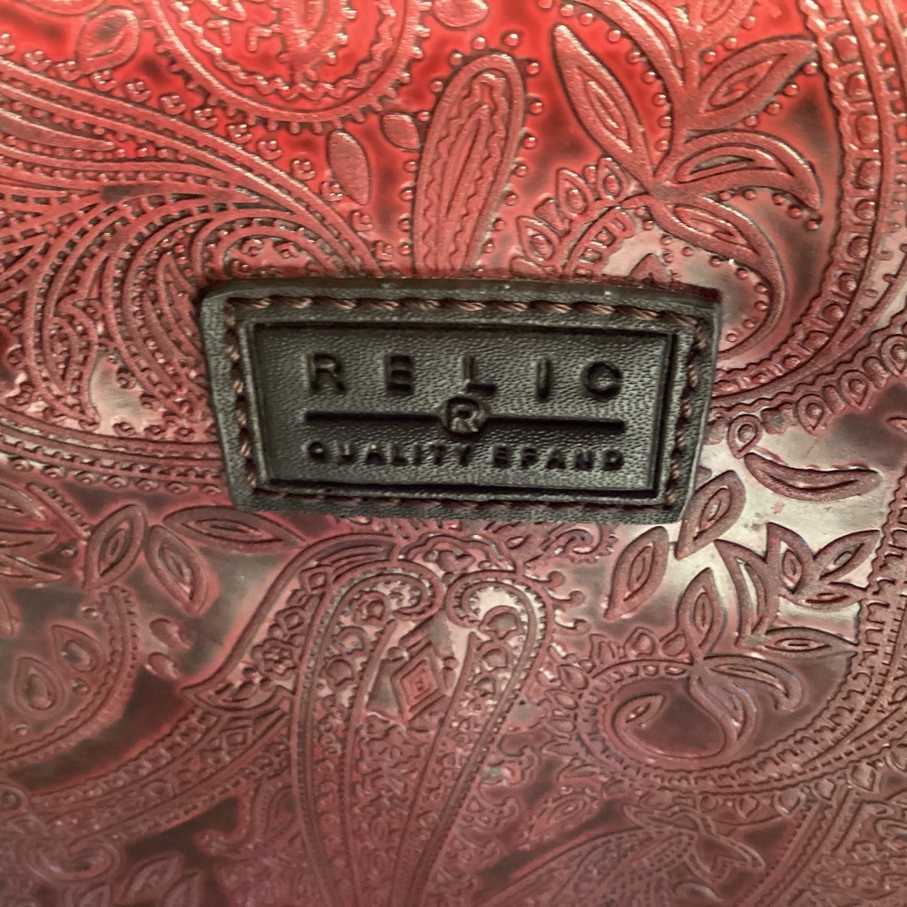 RELIC CROSS BODY BAG TOOLED FAUX BURGUNDY LEATHER - Picture 3 of 3